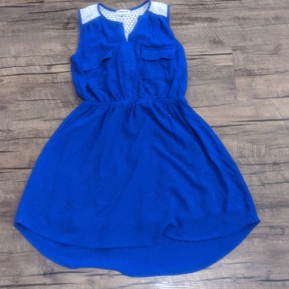 Blue dress size 8 but can fit up to 10 year olds